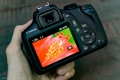 Trên tay máy ảnh DSLR giá rẻ dành cho người mới tập: Canon 1300D, có Wi-Fi, NFC