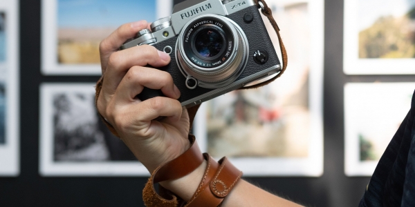 Top 5 lý do chọn Fujifilm X-T4: màn hình xoay, IBIS, điều khiển, slowmotion, pin